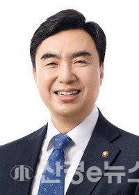윤관석 더불어민주당 의원. 국회 산업위원장.