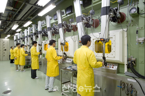 ‘KAERI 요오드화나트륨(I-131)액’을 제조하는 핫셀 시설.