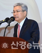 2024년 시무식에서 신년사를 발표 중인 한전 김동철 사장.