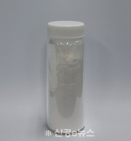 삼화페인트가 특허기술을 활용해 제조한 ‘다이알칸설포닐 아이소소바이드 화합물. (사진=삼화페인트 제공)