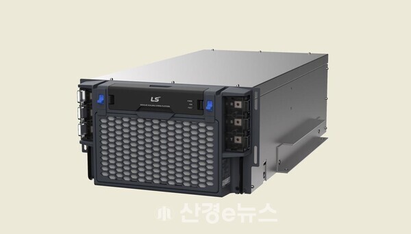 LS일렉트릭이 2021년 하반기부터 북미에 수출한 고객 맞춤형 ESS 솔루션 'LS Modular Scalable String Platform'. 사진은 ESS용 PCS로 중대용량을 선호하는 북미 고객의 특성을 반영해 180kVA(킬로볼트암페어), 600Vac(교류전압)급. 