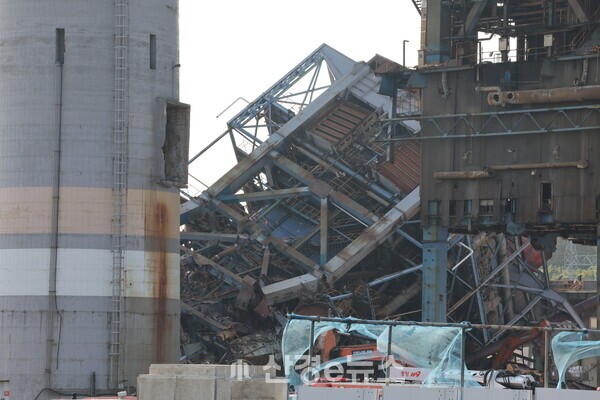 울산화력발전소 보일러 타워 붕괴…