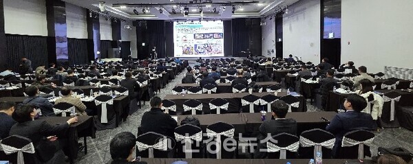 2025년 전기설비기술기준 기술세미나가 18일 올림픽파크텔 올림피아홀에서 정부, 산업계, 학계 관계자 300여 명이 참석한 가운데 열리고 있다. (사진=이만섭 기자)