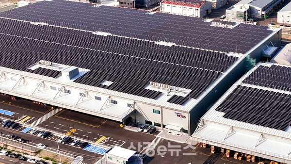 현대모비스 영남물류센터에 설치된 태양광 발전 설비. (사진=현대모비스)