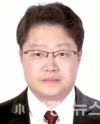 [데스크 칼럼] ‘AI 시대’의 화려한 청사진 뒤에 가려진 노동의 눈물